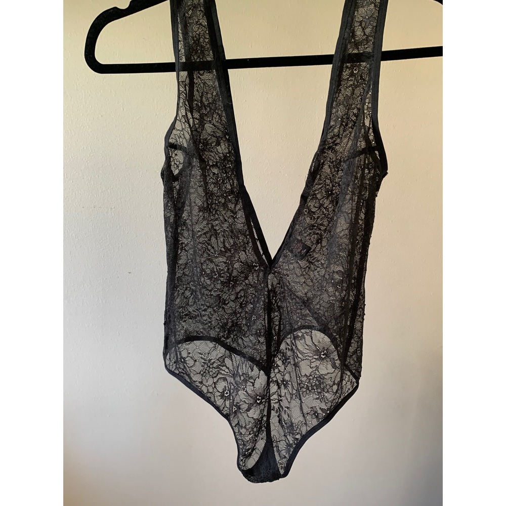 Victoria's Secret Black Floral Lace Deep V-Neck Thong Bodysuit Teddy Medium NWOT